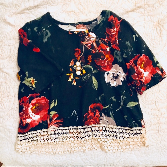 Embroidered Lace Floral Crop Tee - Picture 3 of 8
